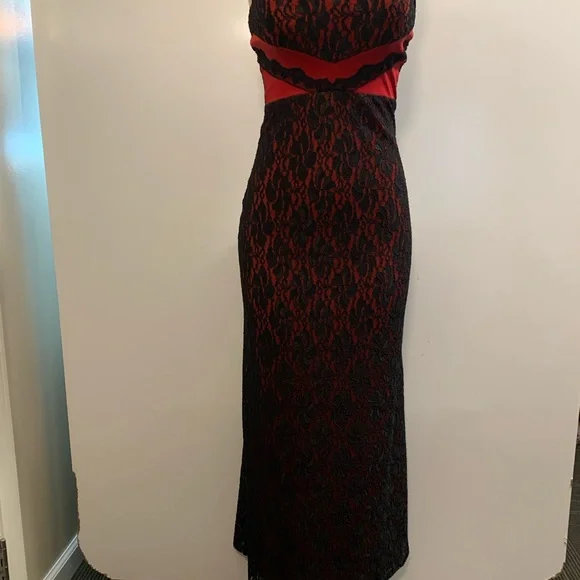 Women junior black- red strapless lace bodycon maxi dress size (M) sleeveless - Picture 3 of 10